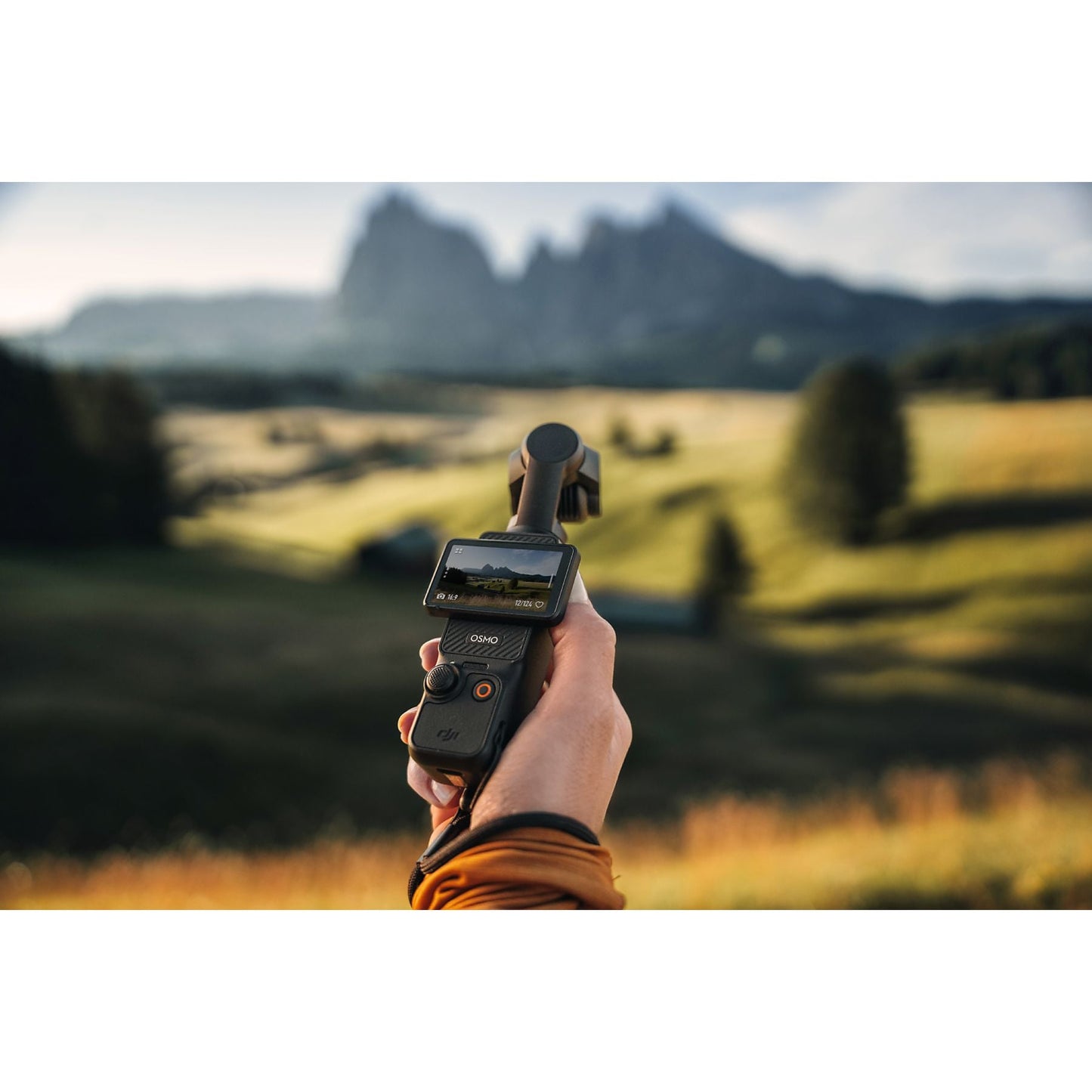 Cámara deportiva - DJI Osmo Pocket 3, 4K/120 fps, Pantalla giratoria 2", CMOS de 1", Estabilización mecánica 3 ejes, Negro